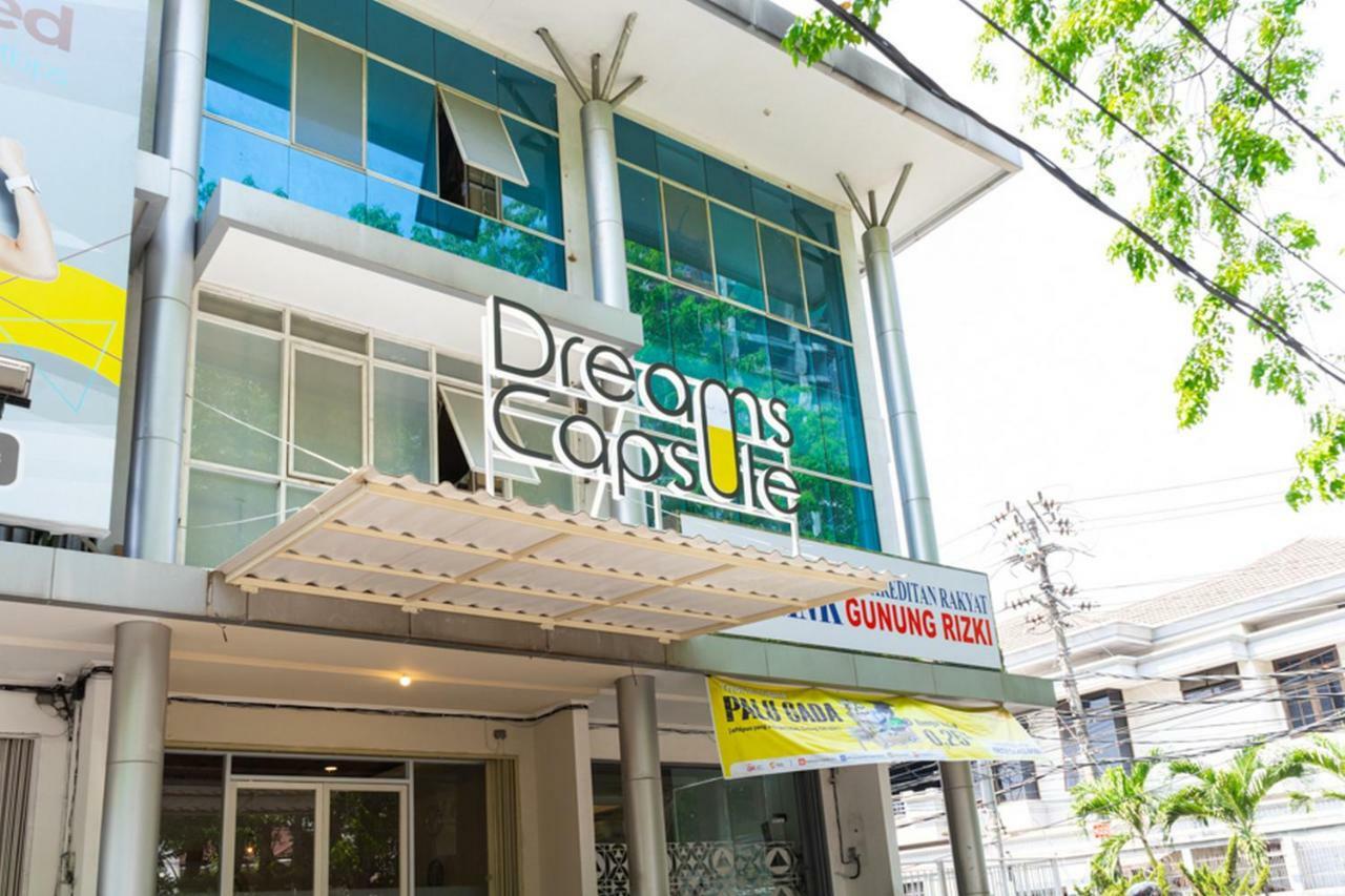 三宝垄 新邦利马迪潘斋坦红多兹青年旅馆酒店 外观 照片